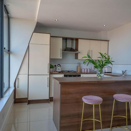 Rooftop Apartment At Queens Beautiful Views 贝尔法斯特 外观 照片