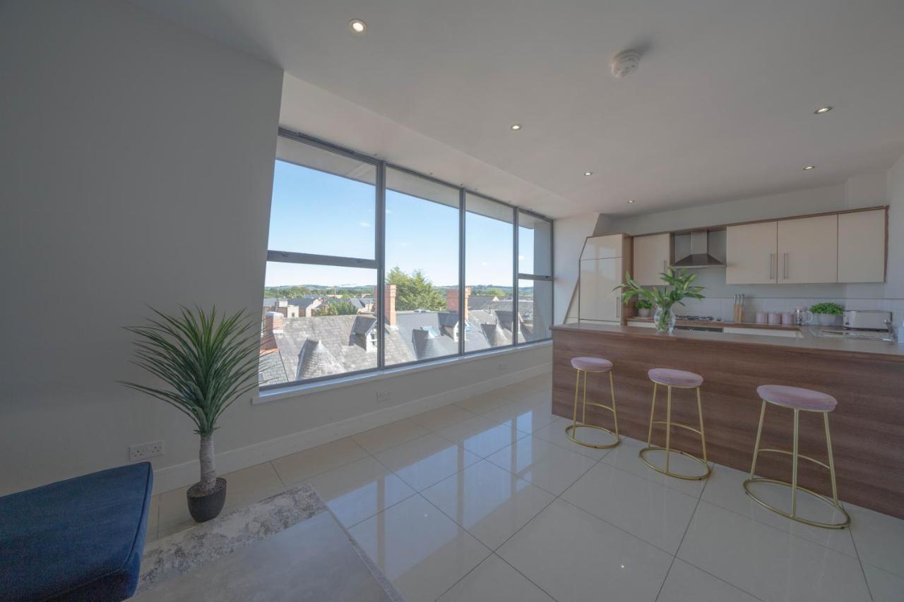Rooftop Apartment At Queens Beautiful Views 贝尔法斯特 外观 照片