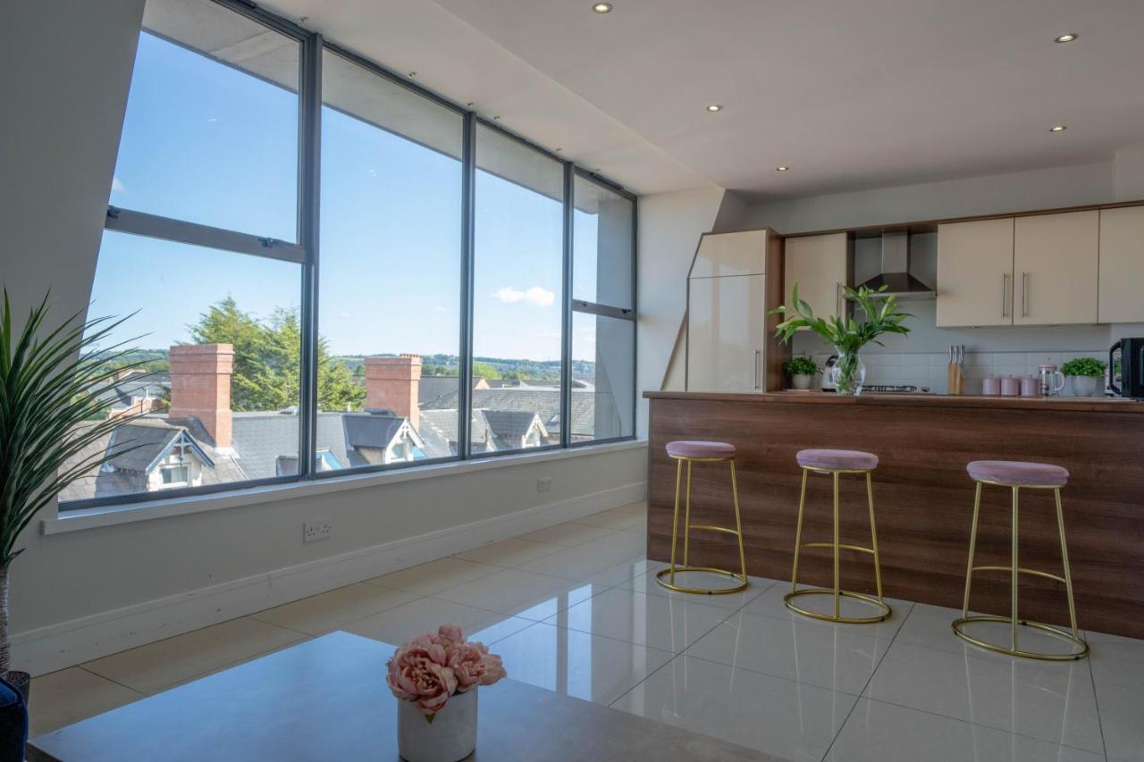Rooftop Apartment At Queens Beautiful Views 贝尔法斯特 外观 照片