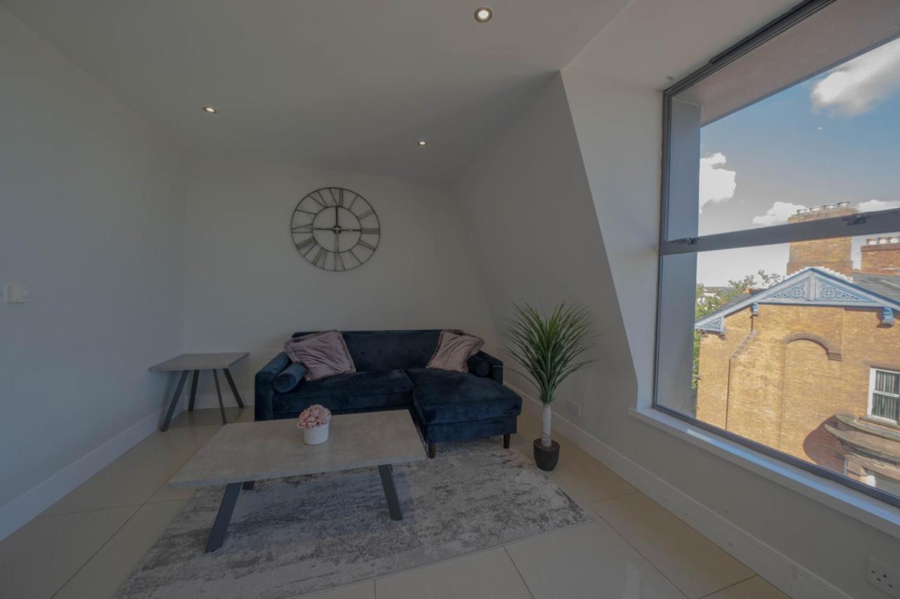 Rooftop Apartment At Queens Beautiful Views 贝尔法斯特 外观 照片