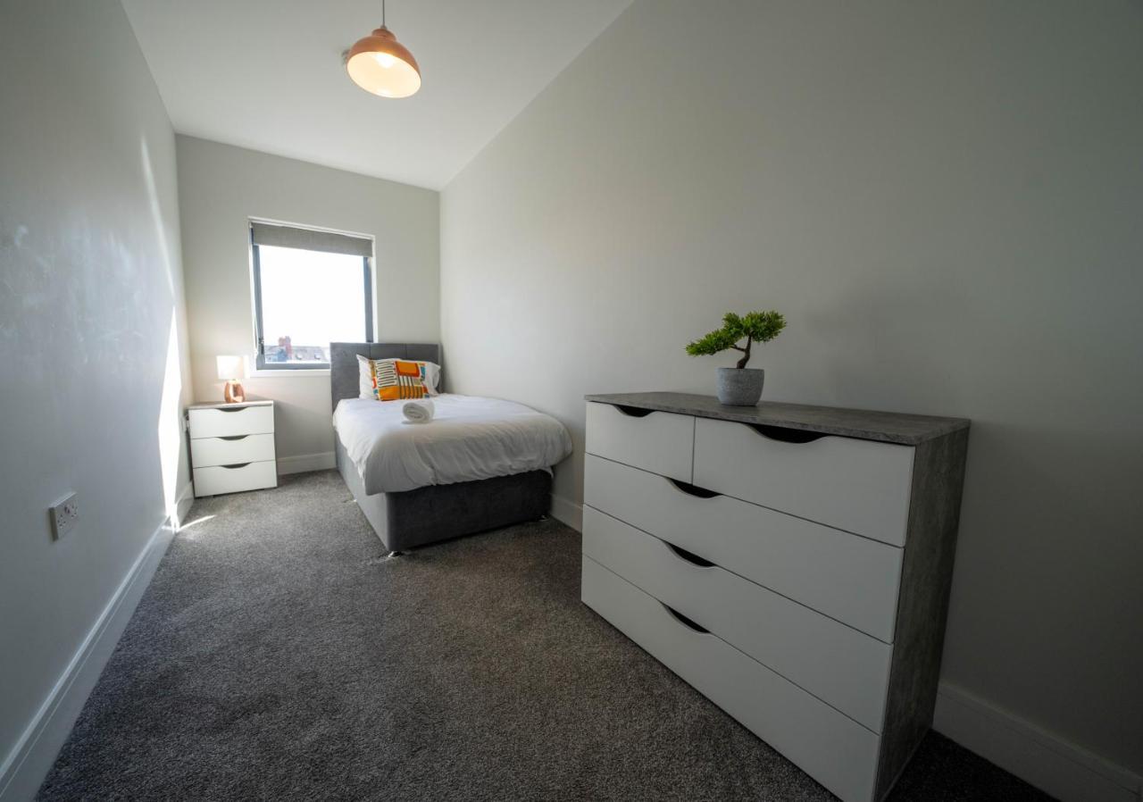 Rooftop Apartment At Queens Beautiful Views 贝尔法斯特 外观 照片